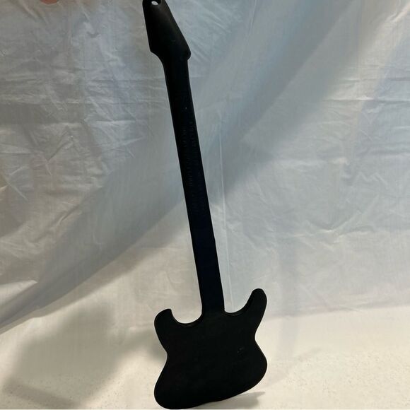 guitar Shaped spatula, Black Silicone - Picture 4 of 6